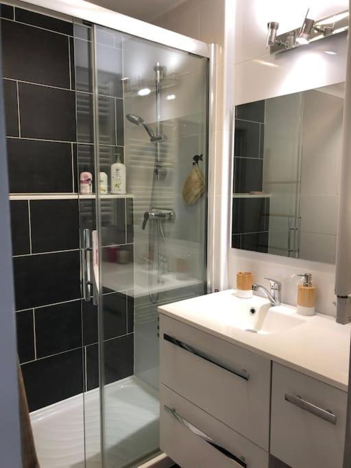 Appartement En Duplex Avec Parking Et Jardinet Bourges Luaran gambar